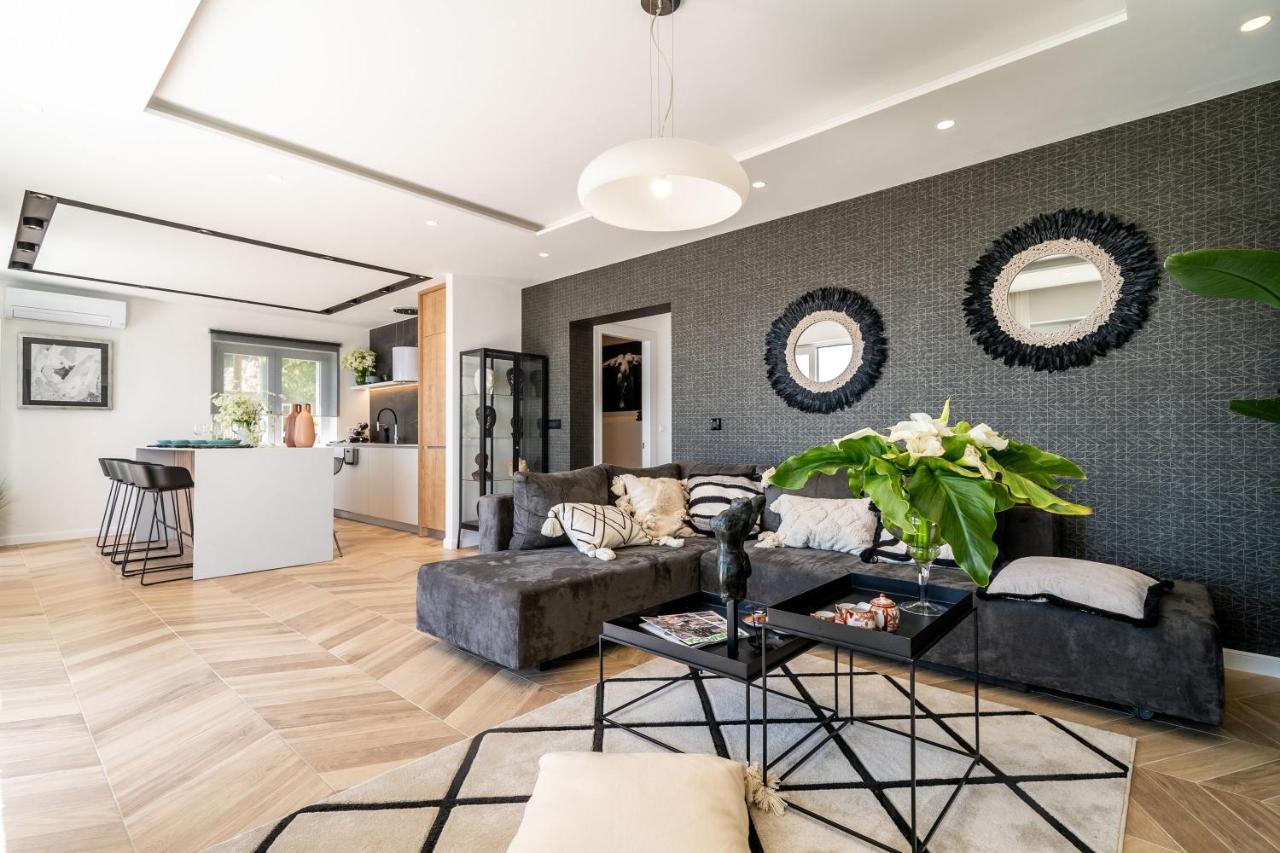 Gorgeous Ground Floor W/ Minipool & Patio Lägenhet Dubrovnik Exteriör bild